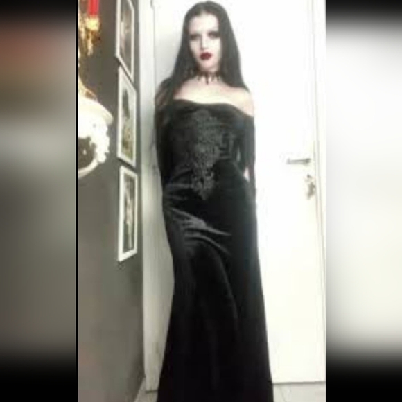 Gothic Vampire Long Dress - Picture 6 of 9